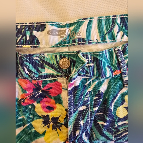 Old Navy Floral Tropical Print Shorts 100% Cotton Colorful Hawaiian Size 8 - Picture 3 of 5
